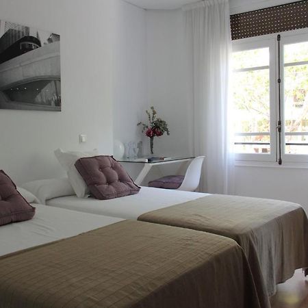 7 Moons B&B Valencia Room photo