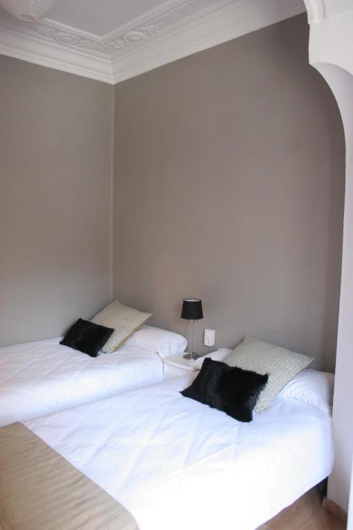 7 Moons B&B Valencia Room photo